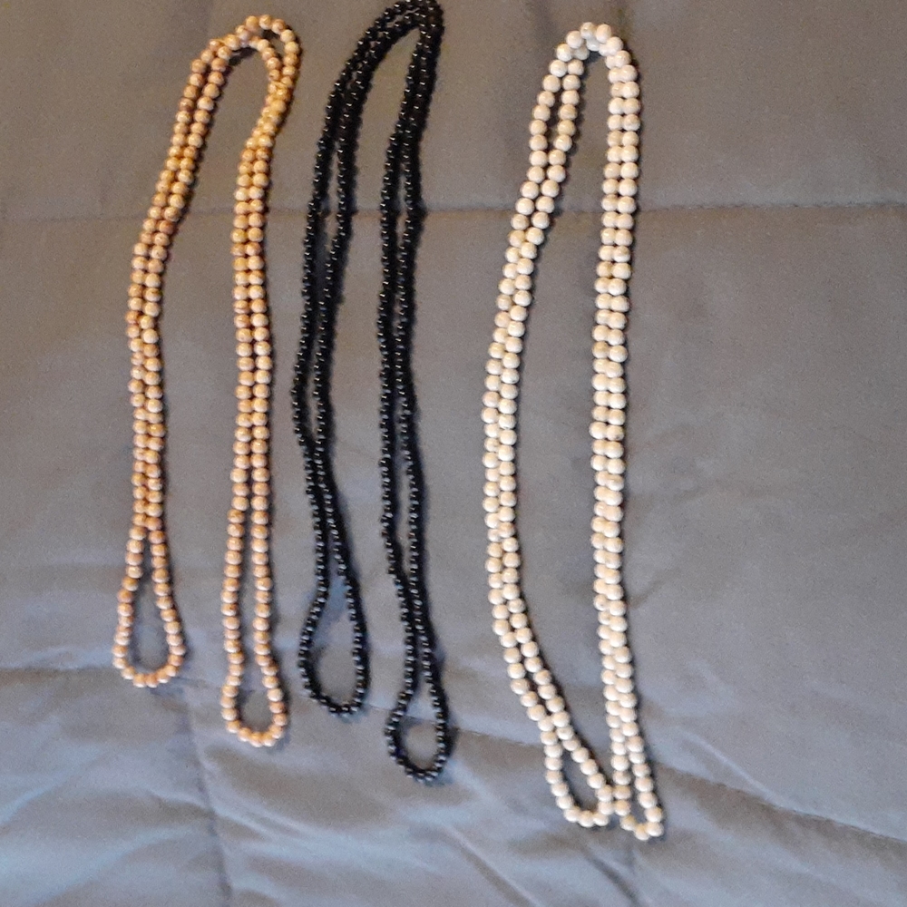 3pcs. Small Beaded Necklaces.Tan marble / 1 Black / 1 Cream marble 34" (L1 109)